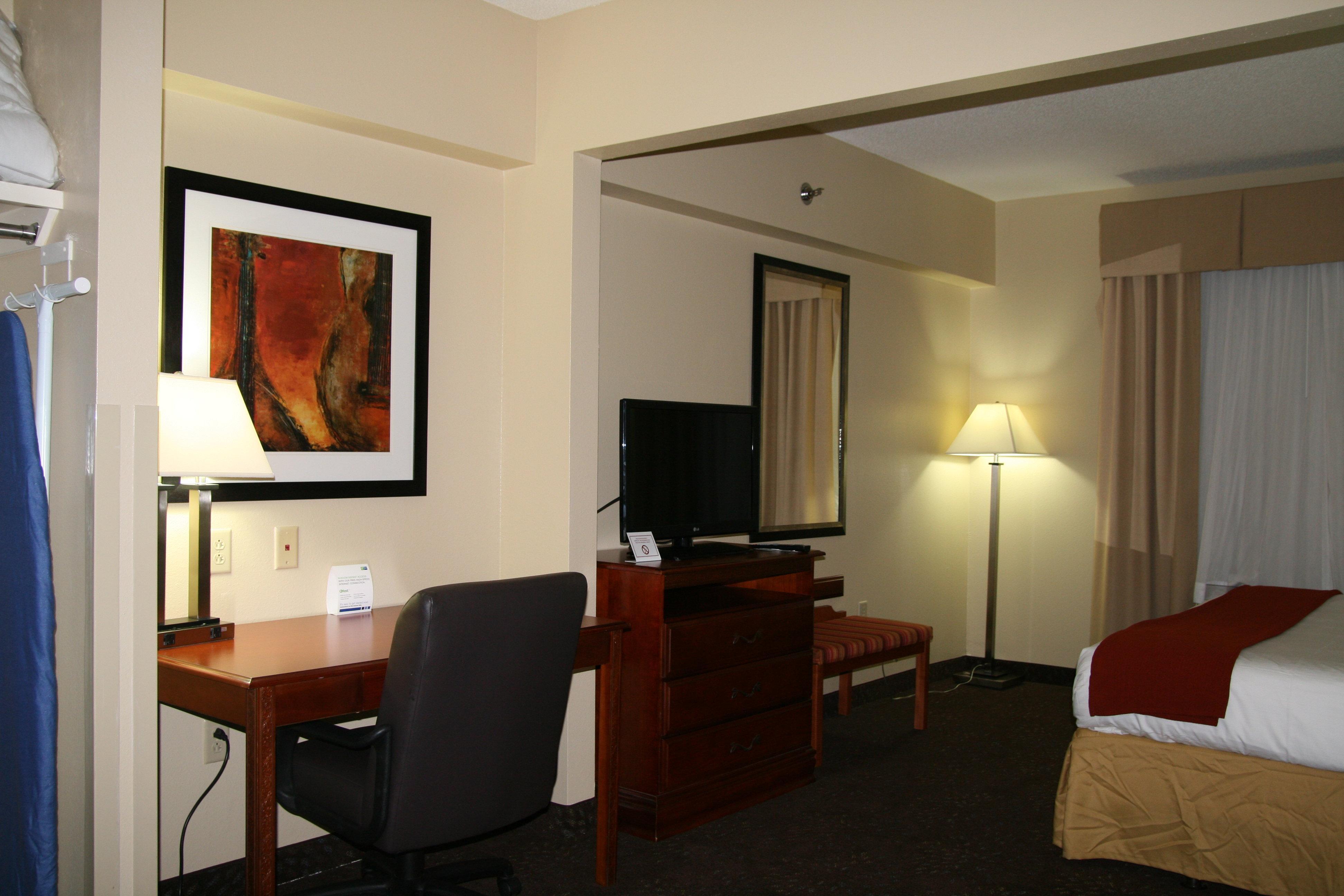 Holiday Inn Express And Suites Greenville Exterior photo