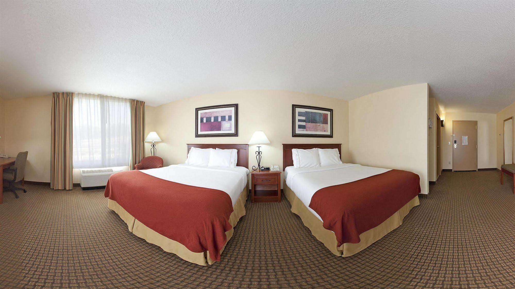 Holiday Inn Express And Suites Greenville Exterior photo